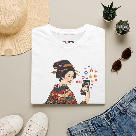 Geisha Selfie T-Shirt — Vintage Kimono Illustration Tee